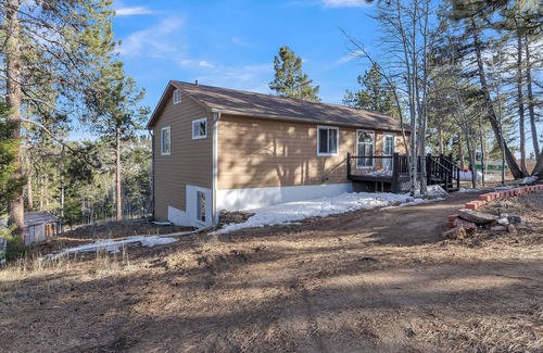 Divide House | A Private Retreat with Breathtaking views of Pikes Peak w/HOT TUB