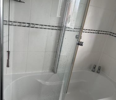 Netley Bed & Breakfast | A private room in Netley