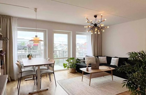 Sodra Hammarbyhamnen Apartment | A private room in Hammarby Sjöstad, common space shared!