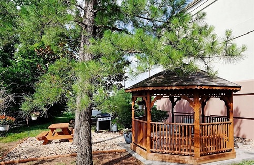 Ashley Oaks Hotel | A quick drive from McGhee Tyson Airport! Private Full Kitchen! Pets Allowed!