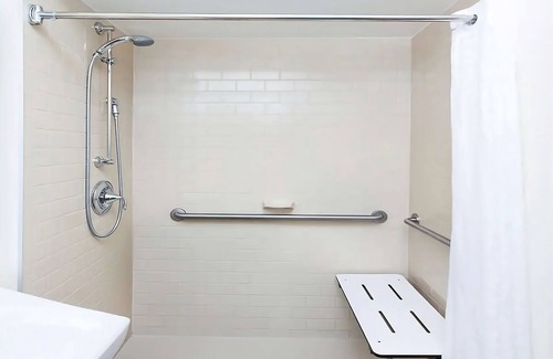 Ashley Oaks Hotel | A Quick Drive from McGhee Tyson Airport! Private Full Kitchen! Pets Allowed!