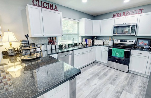 Fairhope House | A Quiet 4 Bedroom Fairhope Home, 1 Acre, Family Friendly & Downtown in Minutes