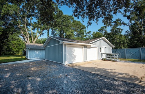 Fairhope House | A Quiet 4 Bedroom Fairhope Home, 1 Acre, Family Friendly & Downtown in Minutes
