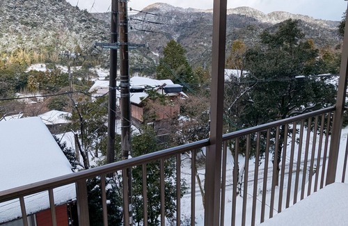 Ine House | A quiet house in the mountains. It is an 8-minute drive from the boathouse at Ine and a 25-minute drive from Amanohashidate. There is also a swimming beach nearby.