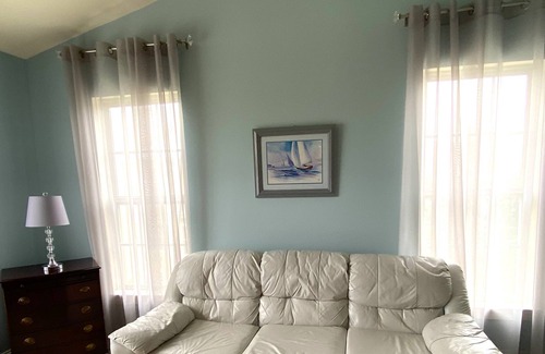 Gaithersburg Condo | A Quiet Luxury Condo in Kentlands - Walk to Restaurants, Movie Theater, Shops