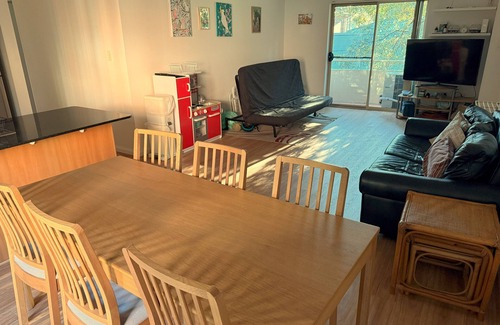 St Peters Apartment | A quiet oasis (w parking) near city, train, airport, shops, eatery.