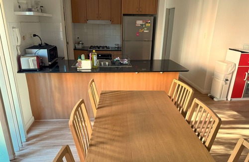 St Peters Apartment | A quiet oasis (w parking) near city, train, airport, shops, eatery.