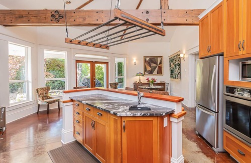 Saanich House | A quiet setting away from it all