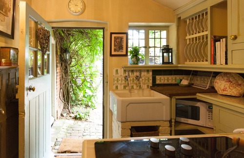 Saxmundham Cottage | A quirky character cottage in a Nature Reserve - Cissys Cottage
