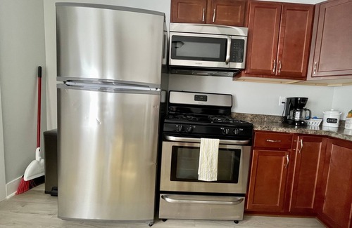 Sioux Falls House | A Ray of Sunshine- A 2 Bedroom Home near The Denny, Downtown, and I-29