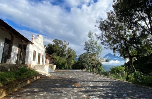 San Mateo Milpas Altas House | A Refuge of Tradition and Comfort with Panoramic Views