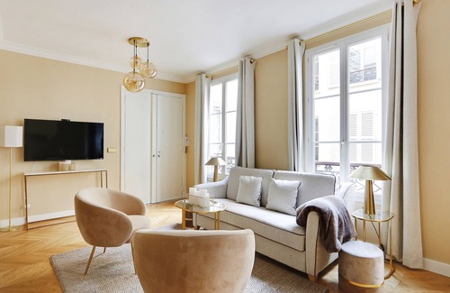 Madeleine Apartment | A Remarkable 2-BR/2BA in Opéra- Saint-Lazare