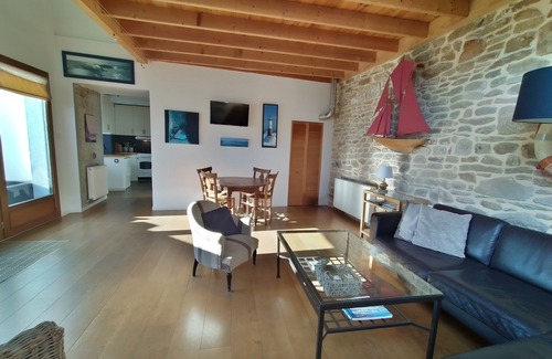 Saint-Pierre-Quiberon Cottage | A renovated fishermans cottage with modern extension on the Quiberon peninsula