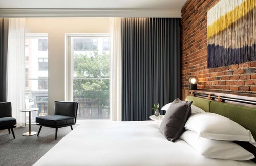 Downtown Seattle Hotel | A Restful Retreat! Minutes to The Seattle Art Museum, Onsite Restaurant!