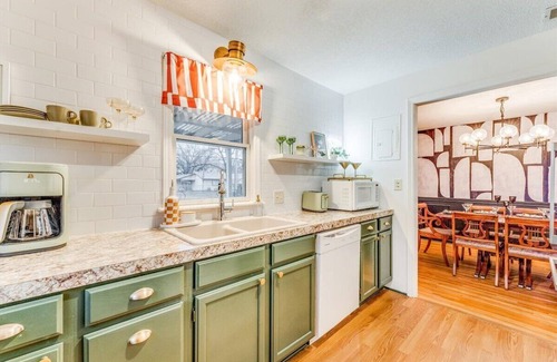 Wichita Apartment | A Retro Retreat for Shaken or Stirred Memories!