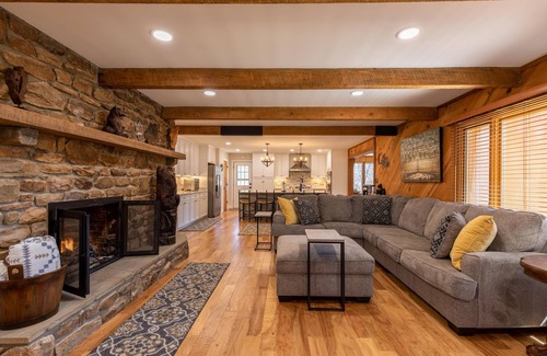 Sugar Grove House | A River Cliff View- 5 acres, riverfront, hot tub, firepit, pet friendly