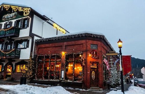 Gold Bar Ski Chalet | A river retreat with breath taking views of river and mountains from a hot tub