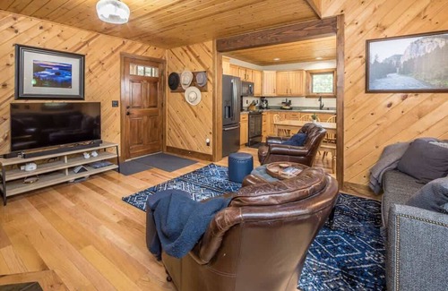 Gallatin Gateway Cabin | A River Runs Through It - True Montana Retreat