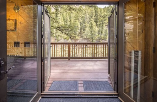 Gallatin Gateway Cabin | A River Runs Through It - True Montana Retreat