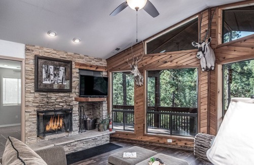 Ruidoso Cabin | A River Runs Through It, 4 Bedroom, Hot Tub, AC, Wooded, 4 TVs, Pets Allowed
