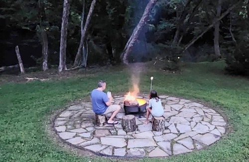 Murphy Cabin | A River Runs Through It! Riverfront relaxation on the Nottely River.