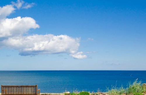 Cresswell Cottage | A romantic retreat with spectacular sea views, right by the beach