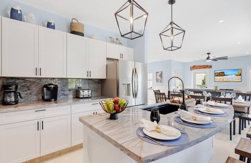 Uptown - Upper Duval House | *A ROYAL AFFAIR @ DUVAL* Three Home Compound + LAST KEY SERVICES…