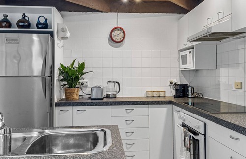 Inverloch House | A Sand and Sea Retreat - 150m from Beach, Pet Friendly