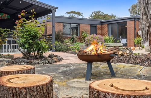 Inverloch House | A Sand and Sea Retreat - 150m from Beach, Pet Friendly