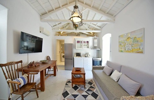 idhra House | A Sea-licious Vacation - Chic & Style in Hydra