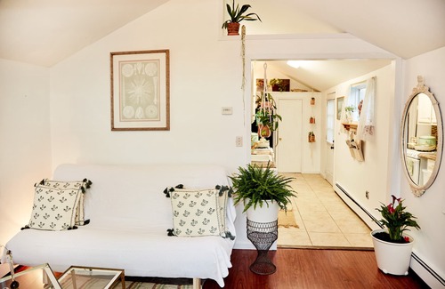 Queens House | A serene bungalow just one block from the beach