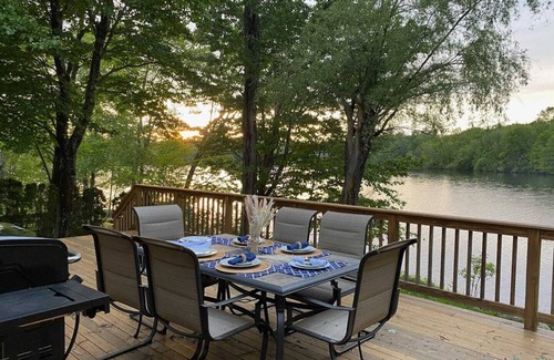 Barnstead House | A serene lake house to escape the day-to-day!