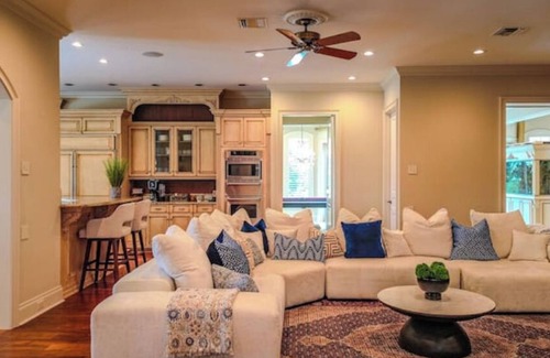 Nichols House | A serene lake side estate