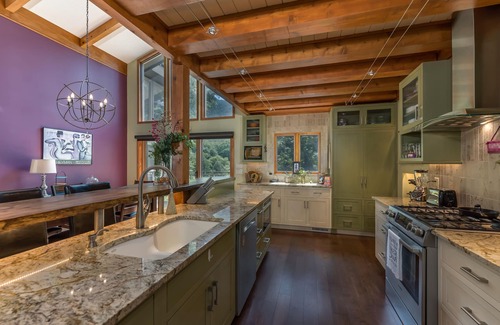 Lake Lure House | a serene lake to reunite with family and friends and totally unwind