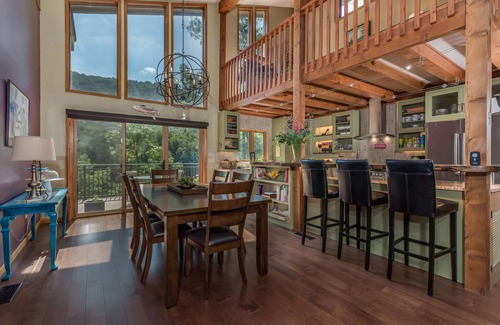 Lake Lure House | a serene lake to reunite with family and friends and totally unwind