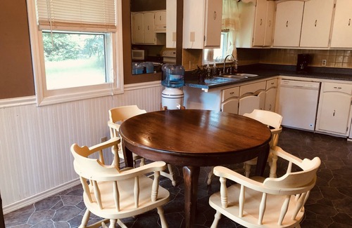 Springfield House | A Serene Sanctuary in the South! A Peaceful Home Close to Everything!