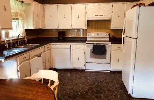 Springfield House | A Serene Sanctuary in the South! A Peaceful Home Close to Everything!