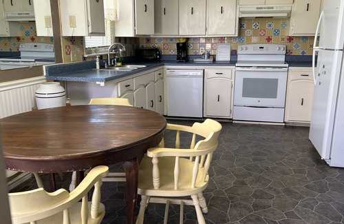 Springfield House | A Serene Sanctuary in the South! A Peaceful Home Close to Everything!