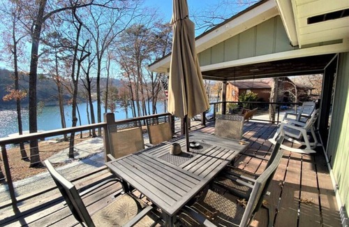 Jacksboro House | A Shore Thing - no steps to dock! Hot tub, fire pit (Sleeps 22)