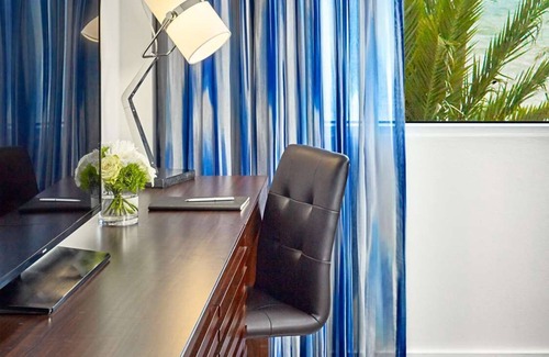 East Fort Lauderdale Hotel | A Short Drive from Pompano Beach! Ocean View Accommodation! Parking, Pool!