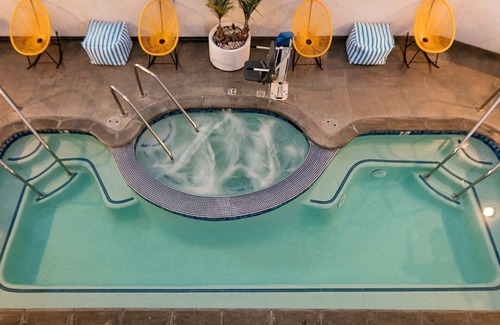 Venice Hotel | A Short Drive from Santa Monica Place! 2 Relaxing Suites, Pool, Bike Rental!