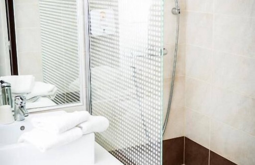 Gap Hotel | A Short Drive to Céüse! FIDO-friendly Unit with Onsite Parking! Seasonal Pool!