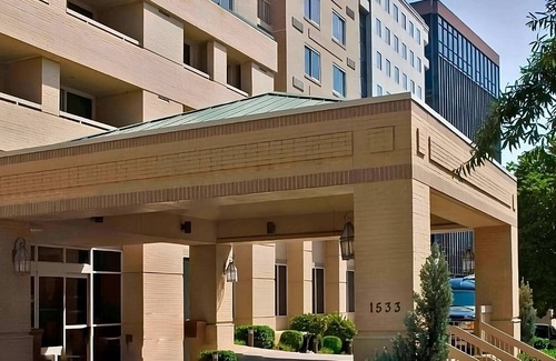 Rosslyn Apartment | A Short Drive to Tomb of the Unknowns! 4 Units w/Parking & Onsite Starbucks!