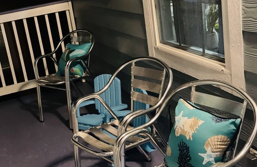 San Jacinto House | A short Island Breeze walk to the beach