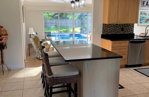 Venice House | A short Walk to Venice Beach! Family-Friendly house with private pool!