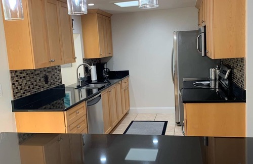 Venice House | A short Walk to Venice Beach! Family-Friendly house with private pool!