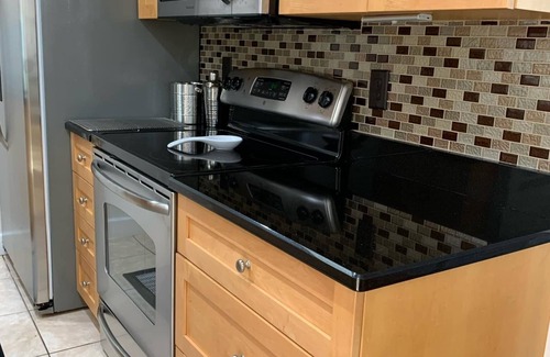 Venice House | A short Walk to Venice Beach! Family-Friendly house with private pool!