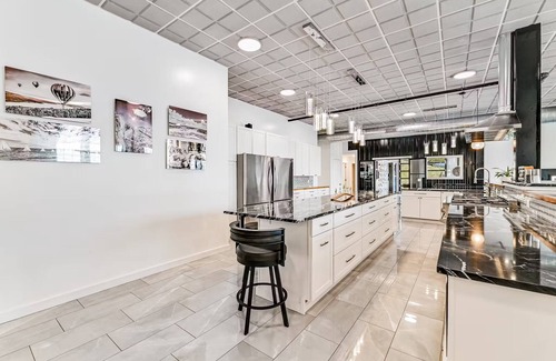 Cameron House | A showpiece, modern, lake-view marvel w/Hot Tub, Chef's Kitchen