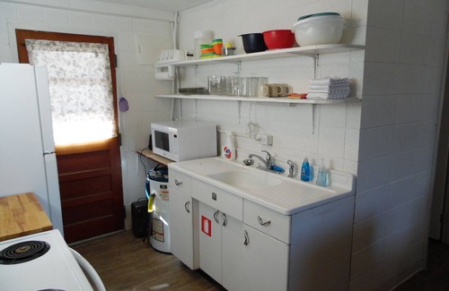 Jenkins Apartment | A Simple, Clean, and Quiet Lakeside Getaway