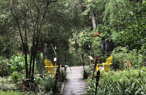Crystal River House | A SLICE OF "OLD FLORIDA" AMONG GRANDFATHER OAKS.